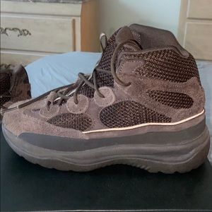 Kid yeezy boots